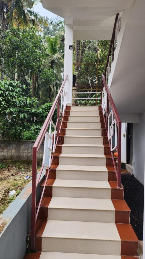 Pknhomestay Kumily Thekkady Exterior foto